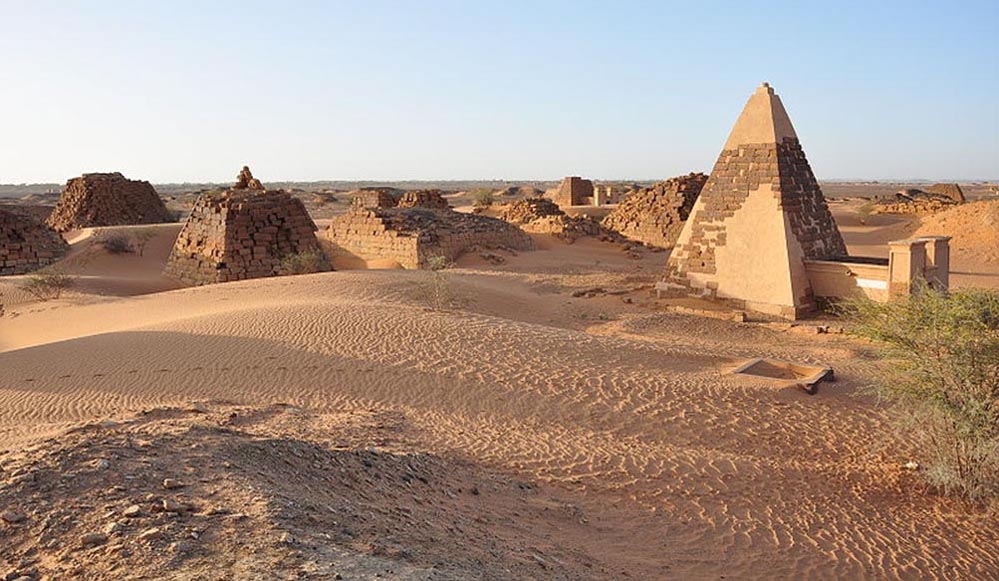 pyramid smeroe