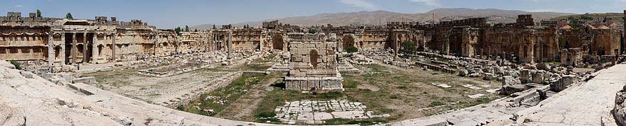 baalbek_greatcourt